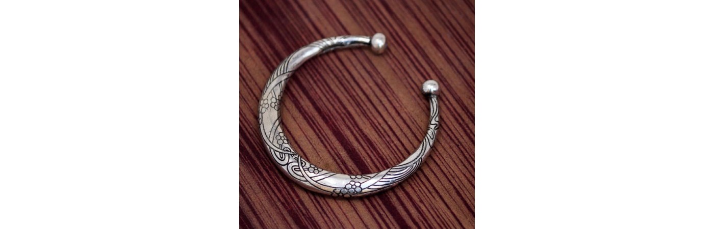Rajasthani embossed silver plated cuff bangle